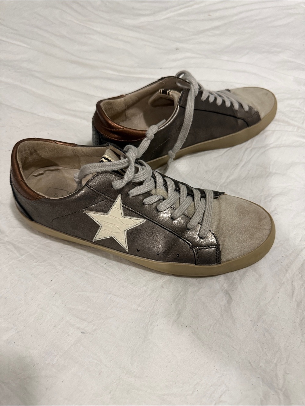 ShuShop Metallic Gray Star Accent Low-Top Sneakers